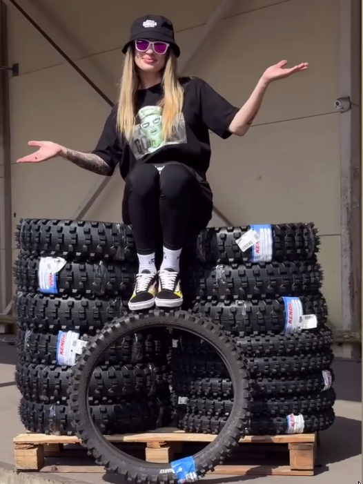 Уже четвертый год как я газую на мотиках, но выбор сделан был давно это KENDA Knarly!